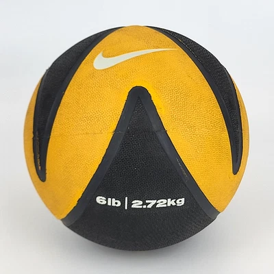 Nike - Entrenamiento de fuerza - Balón medicinal con peso negro y amarillo - 6 lb 2,7 kg Foto 1 de 4