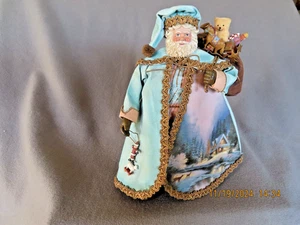 THOMAS KINKADE 2003 WEIHNACHTSMANN FIGUR MIT SPIELZEUGBEUTEL AUF DEM RÜCKEN - STOFF UND HARZ - Bild 1 von 6