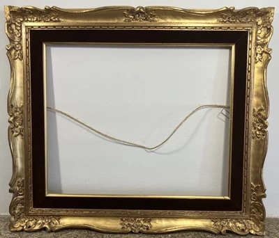 Cadre ancien 8F doré sculpté mouluré et tissus Feuillure: 39x46,5cm Entier:53x61 - Photo 1/4