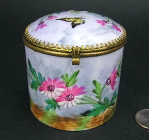 Vintage französische handbemalte Porzellan Messing montiert runde Dose Schmetterling Blumen - Bild 1 von 6