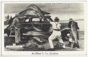 1942 Fishing Exaggeration RPPC Stack Fish on Old Auto, Otter Lake, Quebec Canada - Bild 1 von 2