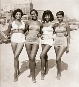 Bathing Beauties Bombshells 1940s  African American 8 x 10 Photo - Picture 1 of 1