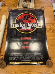 SELTENES JURASSIC PARK DIE VERLORENE WELT FILMPLAKAT Etwas hat überlebt 4. November 1997 - Bild 1 von 24