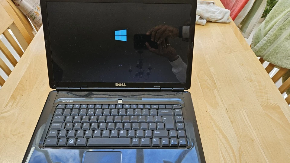 DELL INSPIRON 1545 15.6" LAPTOP INTEL CELERON CPU 900 @2.20GHz 2GB RAM NO HDD  - Image 1 of 4