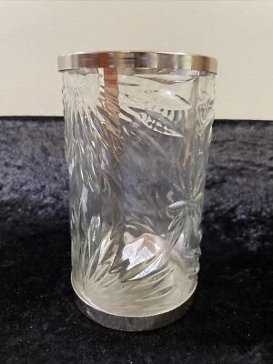 SOPORTE PARA VELAS Bath & Body Works de 7" de alto en patrón Starburst para velas de 1,3 oz Foto 1 de 4