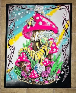 Tapiz para colgar en pared Trippy Caterpillar psicodélico hongo 28" x 22" luz negra - Imagen 1 de 6