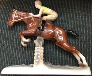 Figura de mujer jinete de porcelana Hertwig Equestrian Show Jumper Fox Hunt #1 - Imagen 1 de 7