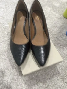 Clarks Black Leather Pumps, Size 7.5 - Picture 1 of 7