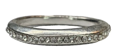 Anillo de 4 mm vintage firmado fósil media eternidad circonita cúbica circonita cúbica tono plata talla 8 Foto 1 de 4