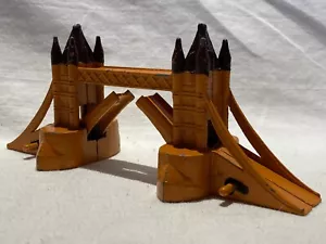 EeBee Toys Vintage Die-Cast Model Of London`s Tower Bridge. - Picture 1 of 10