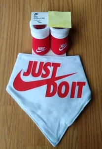Nike Booties & Bib Set 0-6 Months Socks Baby Infant Boys Red White Swoosh NEW - Picture 1 of 4
