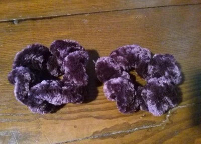 Paquete de 2 crujientes de terciopelo rojo granate de ganchillo hechos a mano Foto 1 de 4