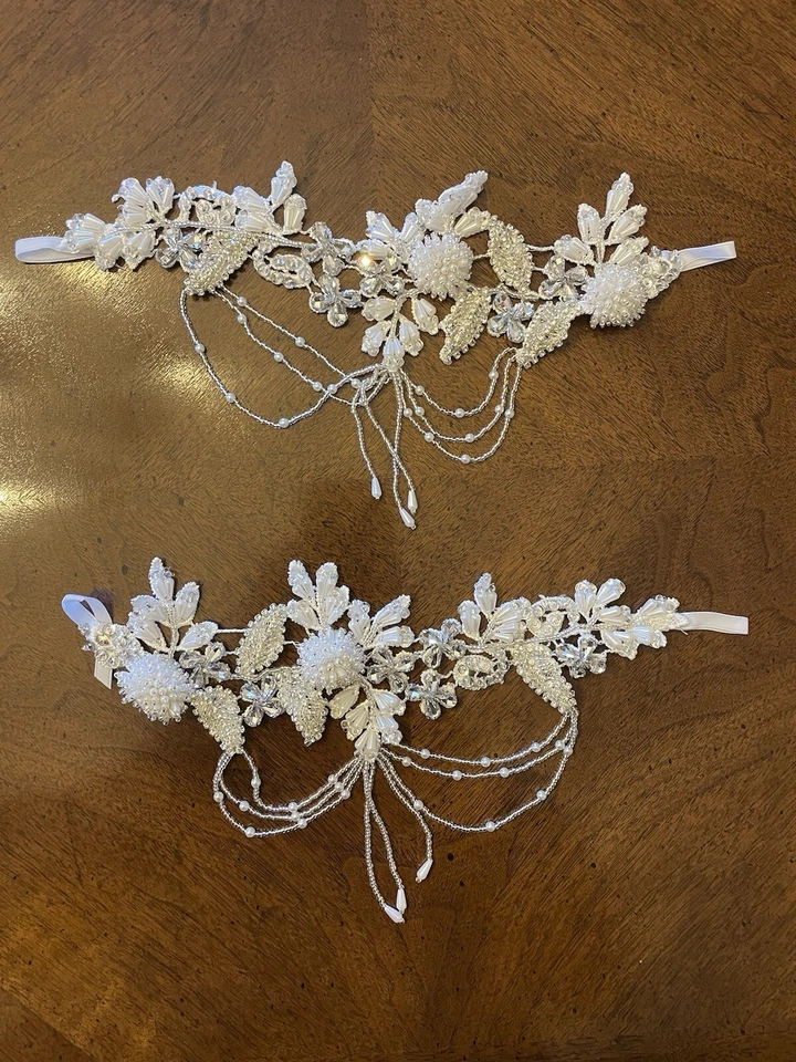 Mangas fuera del hombro con cuentas a mano  Foto 1 de 1