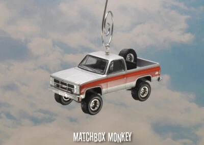 Sollevato 1984 GMC JIMMY 4x4 Camion Natale Ornamento Squarebody Adorno K5 Stemma - Immagine 1 di 4