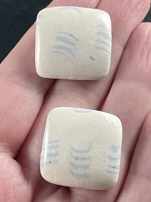"Pendientes cuadrados vintage artesanales de cerámica azul y blanco de 1""" Foto 1 de 4
