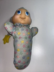 Vintage 1988 Playskool Gloworm Blue Stars PJs Plush Glow Worm (35-25) - Foto 1 di 5