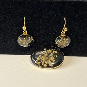Vintage Pressed Flower Resin Earrings & Brooch Black With Dried Flowers - Picture 1 of 3