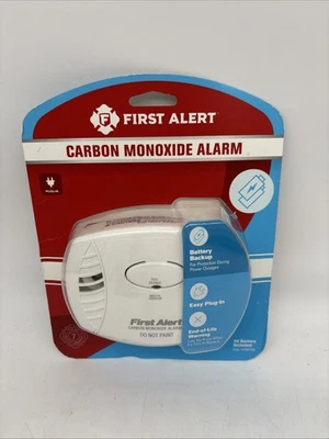 First Alert Carbon Monoxide Plug-In Alarm with Battery Backup 1039734 New Sealed - Image 1 of 4