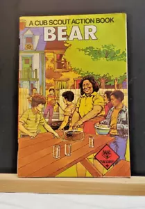 A Cub Scout Action Book: BEAR Softcover 1981 BSA unbenutzt ohne Schrift vollfarbig - Bild 1 von 13