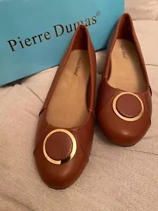 "Nuevo en caja" Para mujer Pierre Dumas "Kiana-W-5" Vestido Redondeado Plano en "Nuevo Bronceado" Talla 11W - Imagen 1 de 14
