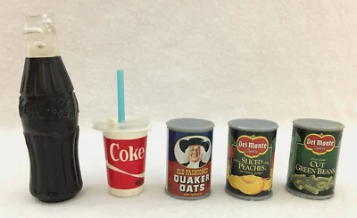 Casa de Muñecas Miniatura Cocina Comida Del Monte Latas Coca Cola Quaker Avena Lote de 5 Foto 1 de 4