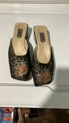 Salpy Hecho a Mano Mujer Zueco Puntera Cuadrada Bordado Talla 7 Negro Rojo Flor Zapato Foto 1 de 4