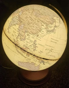 Mappamondo Illuminato per Adulti e Bambini con Supporto in Legno, Luce LED Integrata - Foto 1 di 8