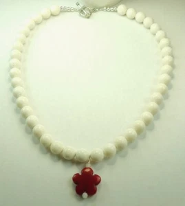Collar Coral Blanco con Flor de Jade Granate Rojo Elegante Joyería Hecha a Mano - Imagen 1 de 1