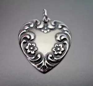 18x20mm Beautiful Decorative Heart with flowers Sterling Silver Charm - Picture 1 of 3