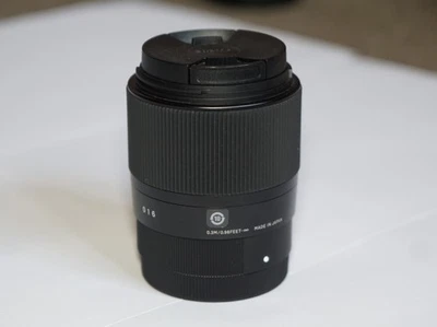 Sigma Objektiv 30 mm f/1,4 DC DN Contemporary für Sony E Mount APSC. KOSTENLOSER UK-VERSAND - Bild 1 von 4
