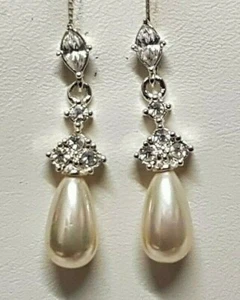 BIJOUX VINTAGE BOUCLES D'OREILLES signé ROMAN PERLE CRISTAUX MÉTAL ARGENTÉ / H4 - Picture 1 of 2