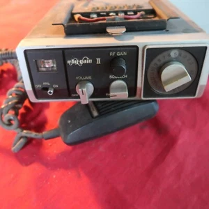Hy Gain II 23 Channel CB Radio 682 And Hy-Range Microphone - Picture 1 of 6