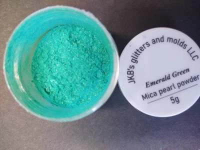 Emerald Green Mica Pearl Powder 5 grams in a jar - Image 1 of 4