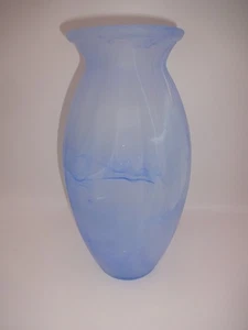 Vintage hellblau Milchglas gerippt Vase blau weiß Wirbel 11,75" - Bild 1 von 6