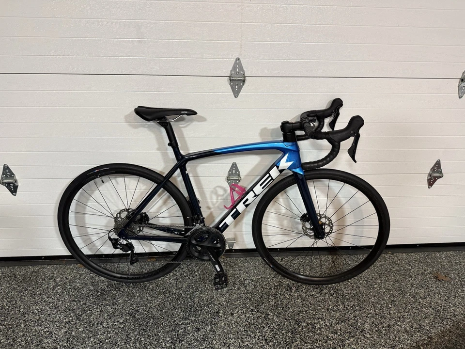 Trek Emonda SL5 2023 диск полный углерода Shimano 105 R7020 2 x 11 скорость размер 54 - Изображение 1 из 4