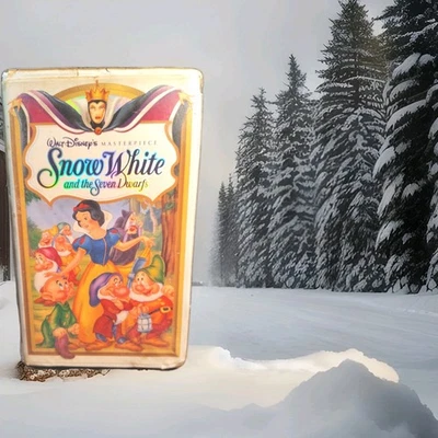 1994 Walt Disney Masterpiece Snow White And The Seven Dwarfs With  Case Damage - Image 1 of 4
