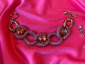 Betsey Johnson Pinkalicious Pink Crystal Pave Lucite Heart Gold Link Bracelet - Picture 1 of 5