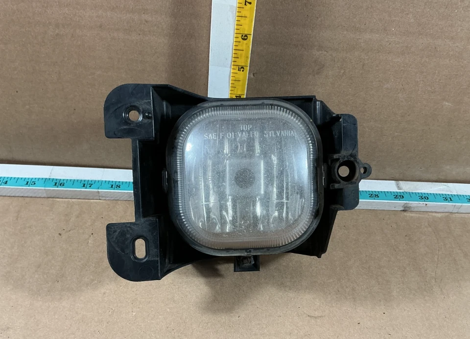 2004 - 2005 年福特 Ranger 右前雾灯总成 4L5Z15200BB 原始设备制造商 — 第 1/4 张图片