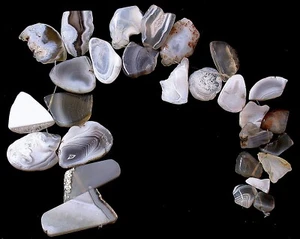 28 Piece Slice 11 Inch Strand Gray White 1/2 to 1 1/2 Inch Graduated Bead BAB3 - Picture 1 of 1