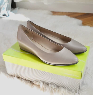 Easy Spirit NEW Esavery Women's Wedge Low Pump Elegant Taupe 8M - Image 1 of 4