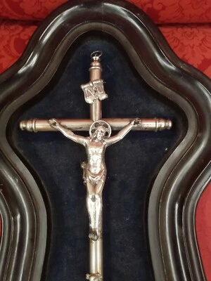Antico  crocifisso in argento raro collezione cornice capezzale Cristo - Immagine 1 di 4