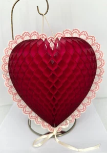 Victorian Valentine Heart Red Honeycomb Tissue Paper Folding Hanging Decoration - Picture 1 of 7