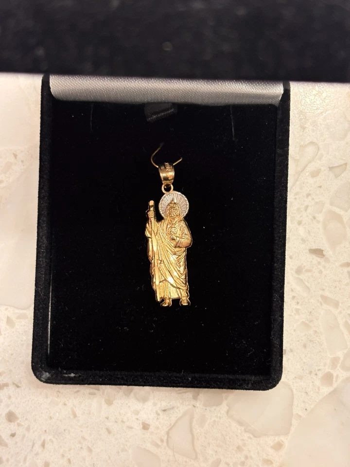 Colgante de oro de 10k de San Judas Foto 1 de 3