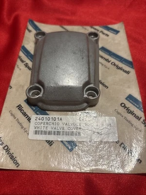 Крышка клапана Ducati Monster ST2 759SS 900SS серебристая новая 24010101A - Изображение 1 из 3