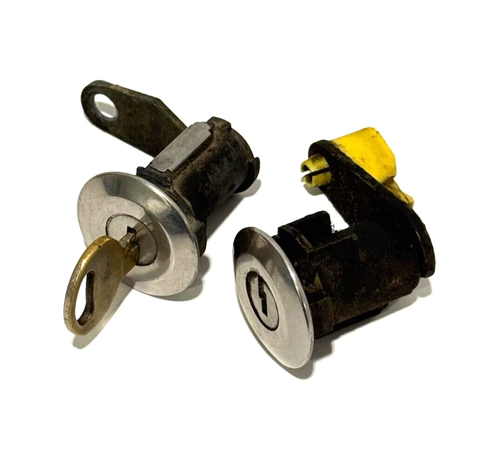 1980-1996 Ford F150 F250 F350 Door Lock Cylinder Left Right Pair w/ Key OEM - Image 1 of 4