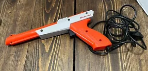 Original 1985 Nintendo NES Zapper Duck Hunt Gun Authentic NES-005 Controller - Picture 1 of 7