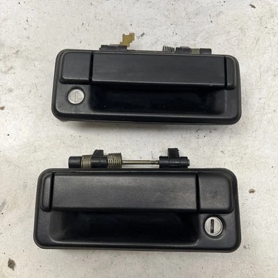 85-89 TOYOTA MR2 W10 JUEGO DE 2 MANIJAS DE PUERTA EXTERIOR IZQUIERDA Y DERECHA OEM Foto 1 de 4