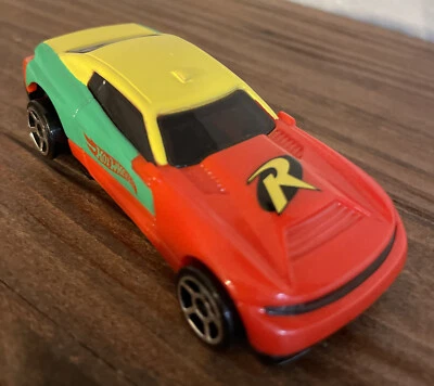 Hot Wheels: McDonald’s McD’s DC Comics Robin Pull Back Car 2016 DC5 Batman Foto 1 de 4