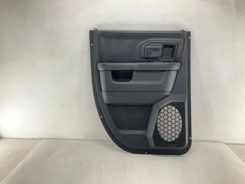 13-18 RAM 1500 Rear Driver-Left Door Trim Panel - Imagem 1 de 4