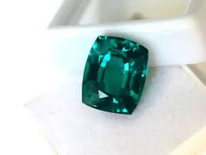 10,70 ct zertifizierter natürlicher grüner loser Edelstein im Kissenschliff Größe 12 x 10 x 7 mm - Bild 1 von 5